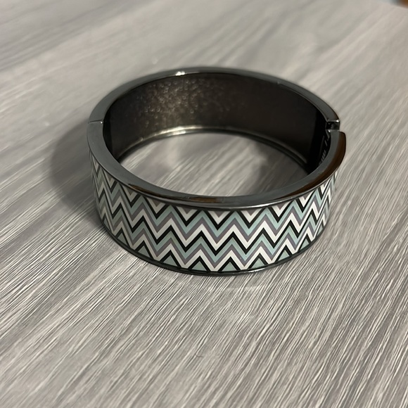 Vintage Metal Hinged Bangle Bracelet with Chevron Design, EUC - Picture 2 of 8